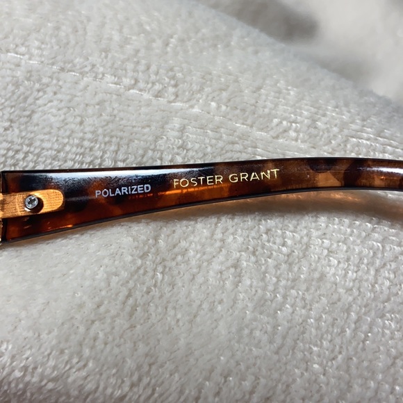 Foster Grant Women’s Poppet polarized rectangular sunglasses tortoise/brown - Picture 6 of 8